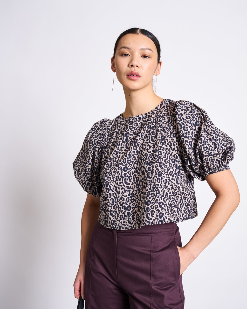 CROPPED ORGANIC COTTON BLOUSE OLMOS LEO PRINT Blouse jan-n-june 1