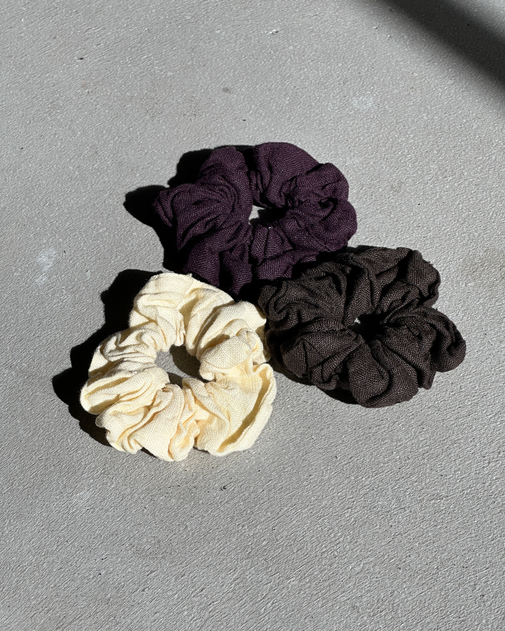 LINEN SCRUNCHIE CHERRY LACQUER Accessories jan-n-june 2
