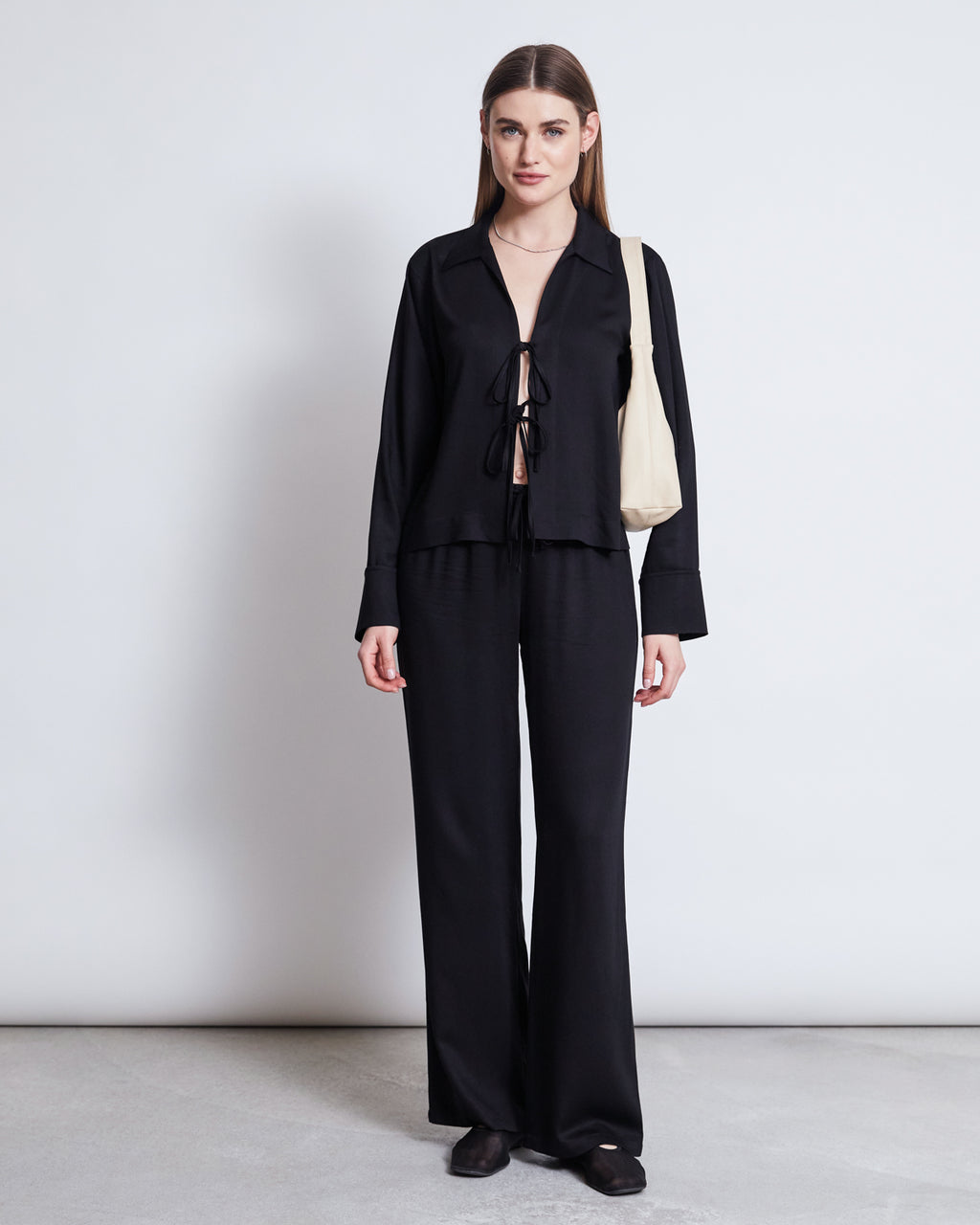 TIE BLOUSE KALUZ BLACK T-shirt jan-n-june 1