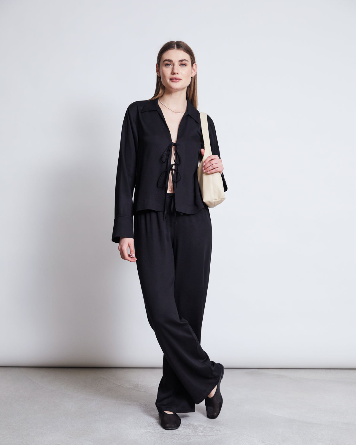 TIE BLOUSE KALUZ BLACK T-shirt jan-n-june 4